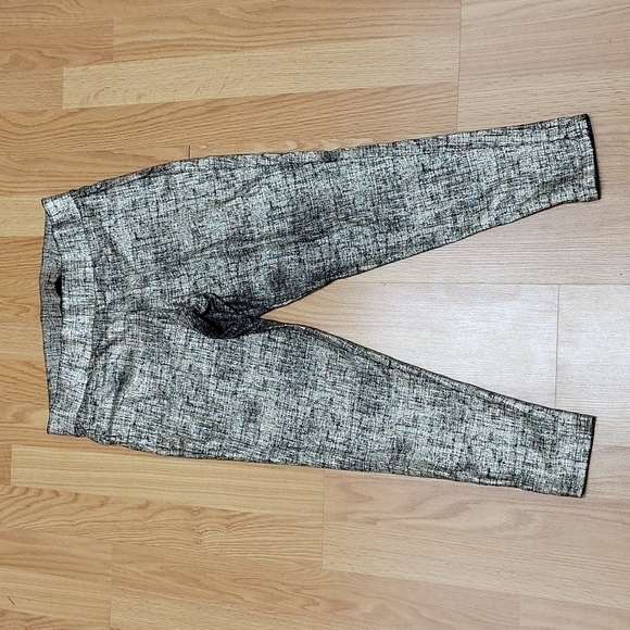 Torrid Size 1 Metallic Gold Leggings PREMIUM LEGGING - METALLIC FOIL CROSSHATCH - Picture 10 of 13